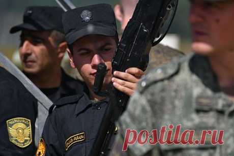 Пашинян объяснил необходимость создания в Армении современной армии. Премьер-министр Армении Никол Пашинян в ходе новогоднего обращения к согражданам объяснил необходимость создания в стране современной армии. По его словам, такая армия «нужна не для войны, а для мира, защиты суверенитета и территориальной целостности».