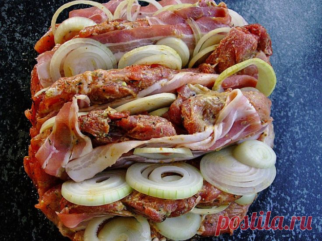 04.08.2017 - Gefüllter Nackenbraten - mit Bacon und viel Zwiebeln. Über 218 Bewertungen und für ausgezeichnet befunden. Mit ► Portionsrechner ► Kochbuch ► Video-Tipps!