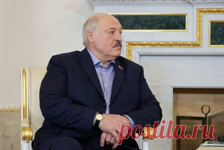 Лукашенко освободил от должности замглавы Генштаба ВС Белоруссии. Президент Белоруссии Александр Лукашенко освободил генерал-майора Владислава Будика от должности начальника главного организационно-мобилизационного управления — заместителя главы Генштаба Вооруженных сил страны. Уточняется, что Будик был уволен в запас в связи с возрастом.