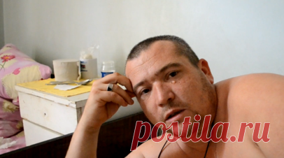«Лёг на землю, начал звать людей»: раненного украинским снарядом жителя Донецка спас водитель попутки. 28 июля 2022 года в Донецкой Народной Республике был зафиксирован самый высокий на тот момент показатель ведения огня со стороны ВСУ. В результате массированного обстрела Донецка погибли три мирных жителя, свыше десяти получили ранения. О жертвах ВСУ сообщали в представительстве ДНР в Совместном центре по контролю и координации режима прекращения огня (СЦКК). Один из пострадавших, 40-летний…