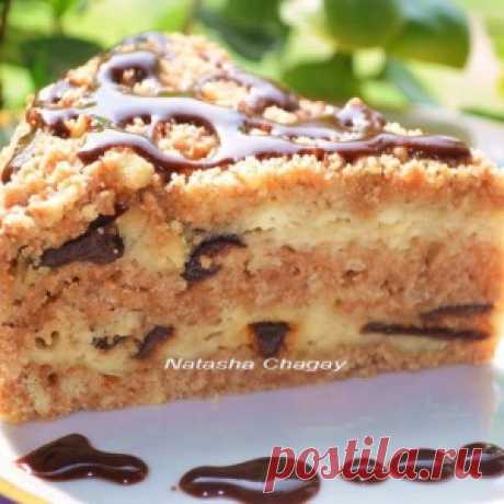 Рассыпчатый пирог с творогом и черносливом