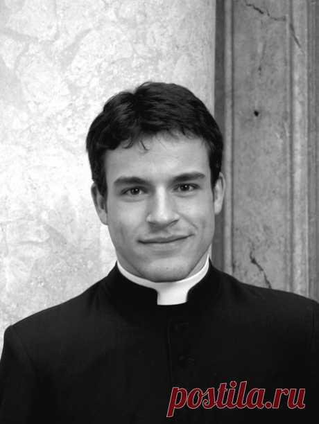 Молодые ватиканские священники «взорвали» Интернет снимками для Calendario Romano: