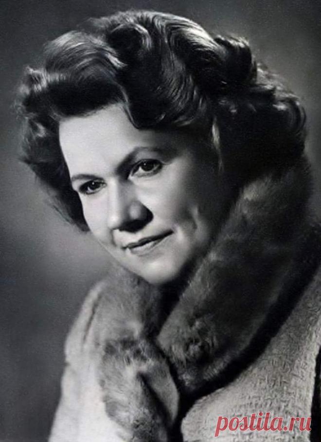 Нина Сазонова, 25 декабря, 1916
• 1 марта 2004