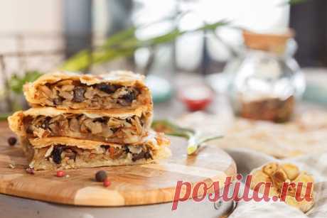 Готовим постные сытные пироги: 5 простых и вкусных рецептов
Постные дни – не повод отказываться от вкусной и сытной еды.

Пироги – это всегда отличный способ спастись от холодной промозглой погоды. Домашняя выпечка согревает не только физически, но и духовно. А ещё она гораздо полезнее, чем покупная, ведь все ингредиенты натуральные.