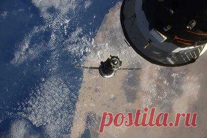 «Роскосмос» назвал общее число доставленных на МКС астронавтов. Общее число доставленных на Международную космическую станцию (МКС) зарубежных астронавтов составило 93, его назвал «Роскосмос». «Всего [российские транспортные пилотируемые корабли] "Союзы" использовались для полета 93 зарубежных космонавтов из 17 стран», — говорится в сообщении госкорпорации.