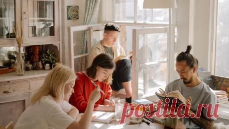 Россияне ответили, где они жили в студенческие годы. Более трети (39%) россиян в студенческие годы жили в общежитии при университете, показал опрос kp.ru, проведенный на фоне продления программы развития кампусов в России. В исследовании приняли участие 5,1 тыс. человек. &quot;Жила в ...