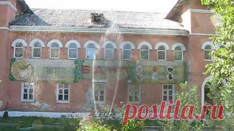 MVI_4827  Фонтан у бани .