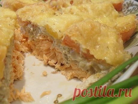 Царская рыбка.
Безумно вкусно, быстро и просто!!! Получается очень сочно, нежно. 
Ингредиенты:
Филе рыбы — 900 г( у меня форель)
Лук репчатый — 2 шт
Помидор (побольше) — 1 шт
Перец бoлгарский (по вкусу)
Сыр твeрдый (по вкусу) — 80-100 г
Майонез (по вкусу) — 150-200 г
Специи (соль, перец, специи для рыбы - по вкусу)
Приготовление:
Филе нарезать на порционные кусочки. 
Лук нарезать кольцами 
Лук, майонез, соль, перец и специи для рыбы соединить в миске 
и хорошенько смешать....