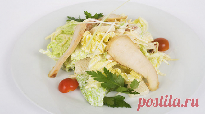 Салат с пекинской капустой, курицей и ананасами - ПУТЕШЕСТВУЙ ПО САЙТУ. Оригинальный салат с пекинской капустой, курицей и ананасами поразит любую публику своим своеобразием. Ананас полностью преображает вкус привычных ингредиентов, его кисло-сладкий вкус придает ноту свежести салату. Ингредиенты: ананас ― 500 грамм; капуста пекинская ― кочан; грудка куриная ― 500 грамм; майонез; оливки ― 40 грамм. Салат с ананасами, пекинской капустой …