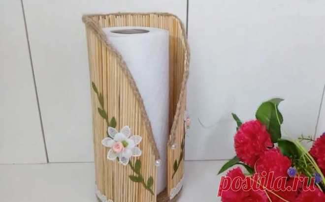 Оригинальная вещица из пластиковой бутылки и деревянных шпажек