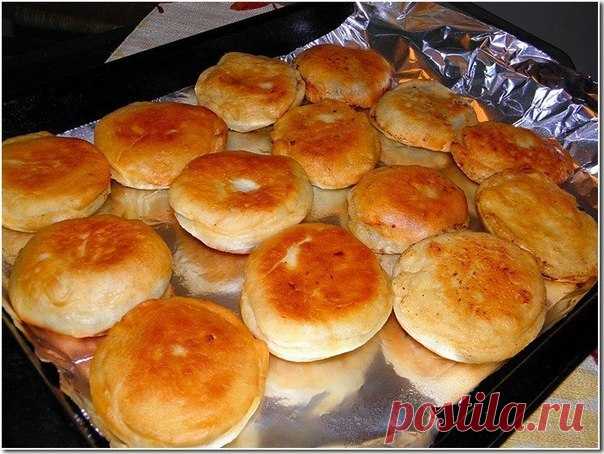 Сочные, нежные и очень вкусные беляши 

Если вы любите побаловать свою семью вкусными беляшиками,то этот рецептик для вас. Мне хотелось таких, как продают на рынках в России и Украины, Рецепт проверенный много-много раз, беляшики получают…