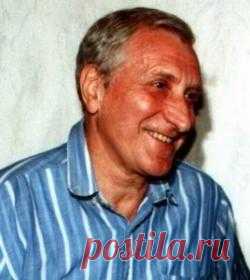 Валерий Миляев - Весеннее танго (аккорды для гитары) Вот идет по свету человек-чудак, Сам себе печально улыбаясь. В голове его - какой-нибудь пустяк, С сердцем, видно, что-нибудь не так. Припев: Приходит время - С юга птицы прилетают, Снеговые...