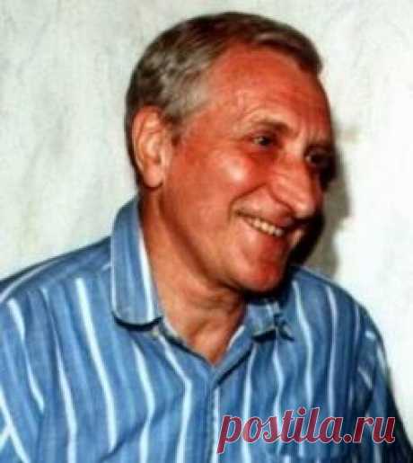 Валерий Миляев - Весеннее танго (аккорды для гитары) Вот идет по свету человек-чудак, Сам себе печально улыбаясь. В голове его - какой-нибудь пустяк, С сердцем, видно, что-нибудь не так. Припев: Приходит время - С юга птицы прилетают, Снеговые...
