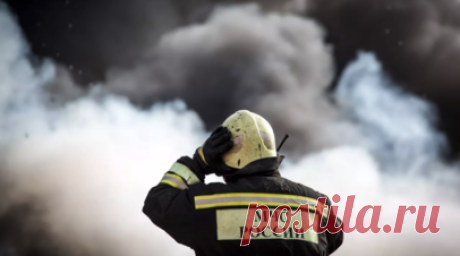 В Барнауле на площади 700 квадратов горит производственное здание. Крупный пожар произошёл в городе Барнауле — там загорелось производственное здание. Площадь пожара составила 700 кв. м. Читать далее