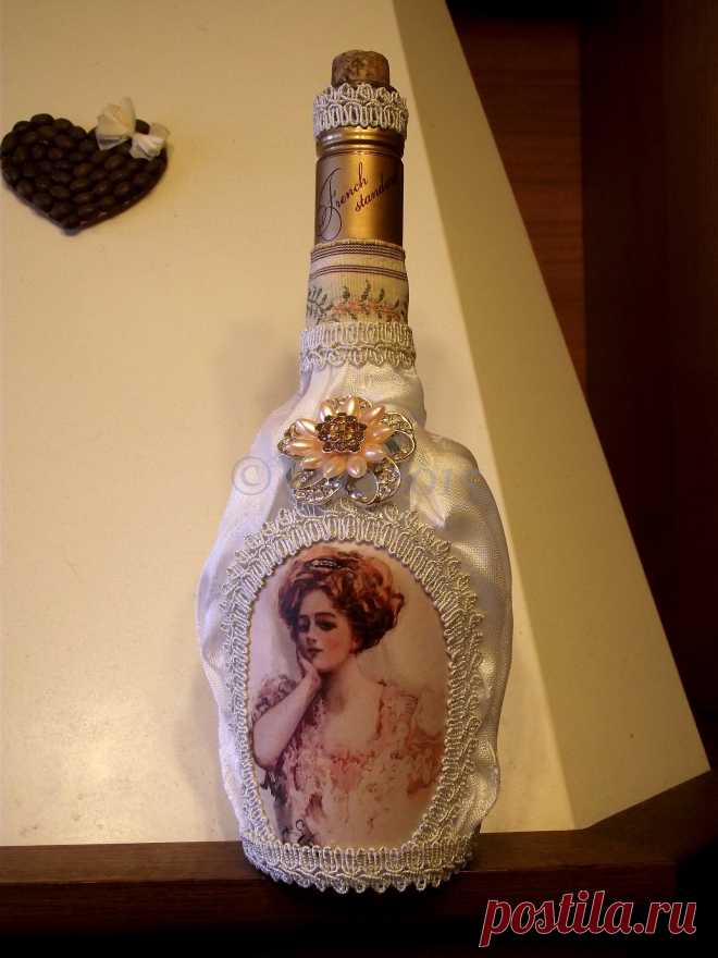 Декупаж бутылки "Мечтательница"
