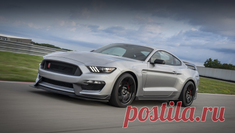 Спорткар Shelby GT350R подтянул управляемость к старшему собрату В штатное оснащение модификации входят колёсные диски из углепластика, облегчённая выхлопная система, крупное антикрыло, а задний диван тут