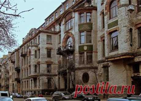 Интересные места Петербурга 
Доходный Дом А.С. Хренова 

Здание, построенное в стиле модерн в 1908–1909 годах по проекту известного архитектора и художника Александра Хренова, — одно из самых красивых на Таврической улице. Примечателен тем, что в нём жили многие архитекторы, как и сам зодчий с семьёй. В 1918 году он эмигрировал в Китай, где работал архитектором.
Показать полностью…