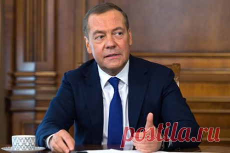 Медведев назвал враньем заявления Украины о непричастности к диверсиям в России. Зампред Совбеза Дмитрий Медведев назвал абсолютным враньем заявления украинских властей о непричастности к диверсиям на территории России. Он также подчеркнул, что ответственность за диверсии несет как Украина, так и США со странами Евросоюза, которых он назвал «спонсорами киевского режима».