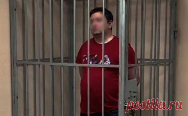 Суд арестовал калининградца за передачу данных американским спецслужбам. Калининградский областной суд отправил под арест до 30 сентября экс-сотрудника одного из предприятий, который подозревается в передаче спецслужбам США сведений о технологиях производства двигателей космических спутников, сообщили в пресс-службе инстанции
 
 Дело возбуждено по статье.
