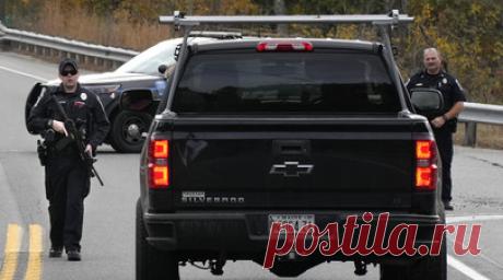 Полиция США выдала ордер на арест подозреваемого в стрельбе в Льюистоне. Полиция выдала ордер на арест подозреваемого в массовой стрельбе в Льюистоне Роберта Карда, заявил представитель правоохранительных органов штата Мэн Уильям Росс. Читать далее