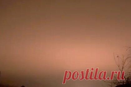 Серию взрывов в украинском городе сняли на видео