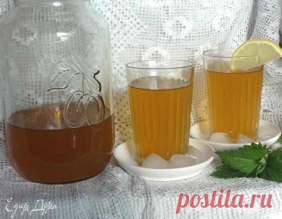 Яблочный чай с мятой. Ингредиенты: вода, яблочный сок, лимоны