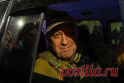 Генсек НАТО прокомментировал перемещения Пригожина словами «внимательно следим». Генеральный секретарь НАТО Йенс Столтенберг пояснил, что в альянсе внимательно следят за перемещениями членов частной военной компании «Вагнер» и ее основателя Евгения Пригожина. По его данным, НАТО зафиксировало в Белоруссии приготовления к размещению больших групп бойцов ЧВК.