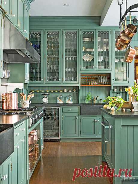 Kitchen Cabinet Details that Wow Distinctive kitchen cabinet details--from layered finishes and hip hardware to architectural embellishments--stylishly boost interest in traditional, contemporary, vintage, and cottage kitchen designs.