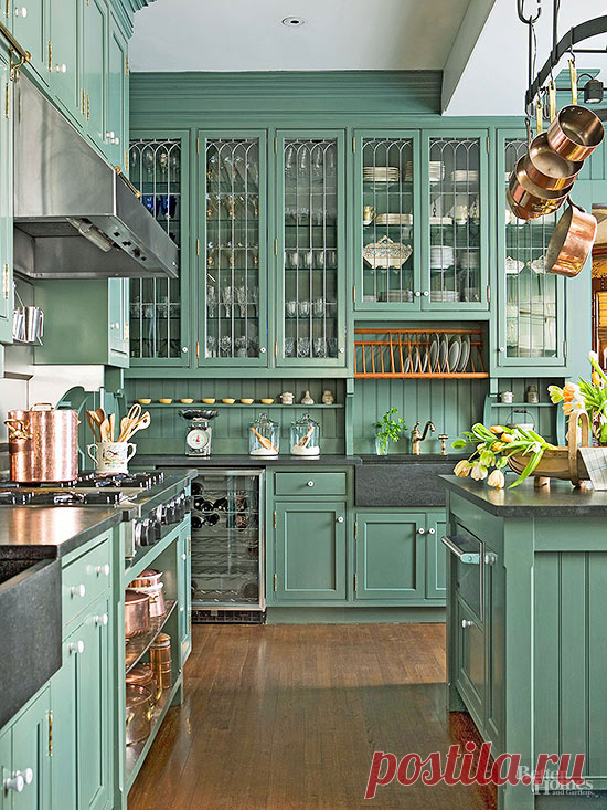 Kitchen Cabinet Details that Wow Distinctive kitchen cabinet details--from layered finishes and hip hardware to architectural embellishments--stylishly boost interest in traditional, contemporary, vintage, and cottage kitchen designs.