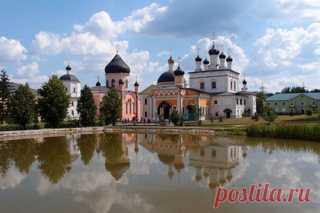 Недалеко от города Чехов в поселке с поэтичным названием Новый Быт находится один из самых древних и красивых монастырей Подмосковья – Вознесенская Давидова пустынь.
Монастырь был основан в 1515 году преподобным Давидом Серпуховским на высоком берегу реки Лопасни. | ДАВИДОВА ПУСТЫНЬ