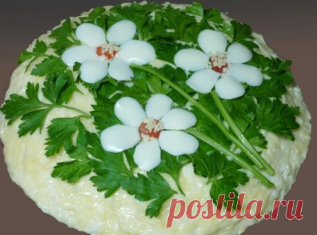 ​Салат с корейской морковью и грибами Три цветка