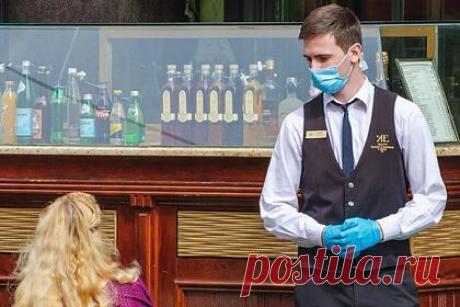 Мэра Москвы попросили отменить требование о ношении перчаток. Рестораторы Москвы попросили мэра города Сергея Собянина отменить требование об обязательном ношении перчаток для сотрудников общепита, говорится в письме председателя «Деловой России» по ресторанному бизнесу Сергея Миронова, пишут «Известия». Заведения штрафуют из-за правовой коллизии, сказано в документе.