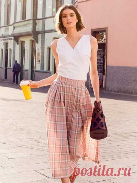 Юбка в стиле 50-х №114 — выкройка из Burda 4/2020
Купить выкройку - https://burdastyle.ru/vikroyki/yubki/yubka-v-stile-50..

Очарование моды 50-х заключено в этой пышной миди-юбке в пастельную клетку со сквозной застежкой на пуговицы. Широкий пояс визуально стройнит талию. В боковых швах предусмотрены карманы.
Размеры: 36 - 44

#модель