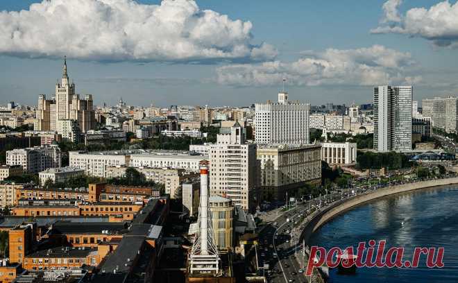 Песков на 18-й пакет санкций Евросоюза ответил словом «иммунитет». За три года Россия адаптировалась к жизни в условиях санкций, хотя и считает подобные односторонние ограничения незаконными, заявил пресс-секретарь президента России Дмитрий Песков, передает корреспондент РБК.