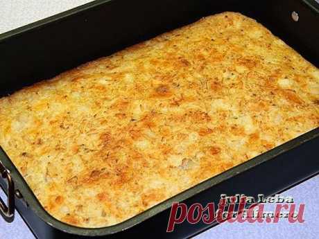 ЛЁГКАЯ ЗАПЕКАНКА ИЗ КУРИНОЙ ГРУДКИ

=ИНГРЕДИЕНТЫ:
● 300 г варёного куриного мяса (филе)
● 2 ст.л. муки
● 2 яйца
● 0,5 ч.л. соды
● молотые приправы
● 150 мл молока
● 50 г сыра
● соль