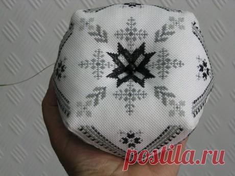 Бискорню. Графические орнаменты для вышивки. /