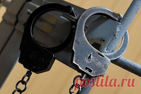 Переживший подельников главарь банды ветеранов «Альфы» предстанет перед судом. В Москве предстанет перед судом 63-летний главарь банды киллеров. Уголовное дело об убийствах, создании банды и незаконном обороте оружия направлено в суд для рассмотрения по существу. Речь идет о ветеране «Альфы» Борисе Чукаеве, пережившем своих подельников.