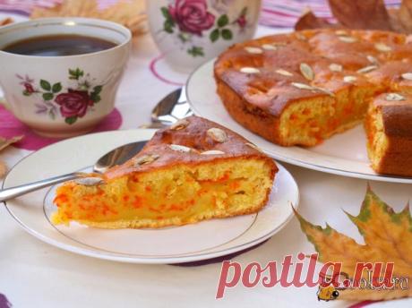 Пирог с тыквенной начинкой и семечками Предлагаю вам приготовить вкусный пирог с тыквенной начинкой и семечками. Пирог получается с влажной начинкой за счёт добавления сырой тыквы. Подать пирог можно для уютного домашнего чаепития.