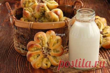 Пиріжки "Картопляні квіти" / Пиріжки та пироги з солоною начинкою / Кукорама — смачні рецепти!