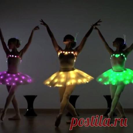 (4) Facebook