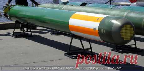 ВМФ РФ принял на вооружение тепловую торпеду «Физик-2» (3 фото) | Чёрт побери На вооружение ВМФ РФ принята модернизированная тепловая торпеда УГСТ «Физик-2», предназначенная для оснащения атомных субмарин «Борей» и «Ясень». Как утверждается, она превосходит самую современную американскую торпеду Mk48 mod. 7 Spiral. Для неё характерна большая малошумность, скорость (60 узлов) и дальнобойность (50 км, на 10 км больше). Торпеда способна поразить любые цели — от субмарины до а...
