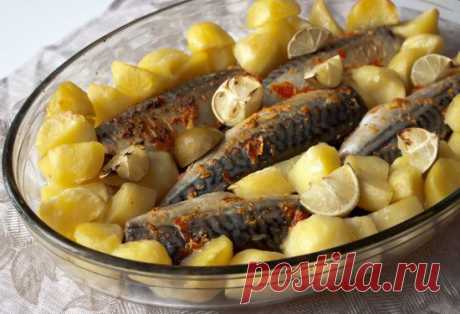 Запеченная острая скумбрия с картофелем..