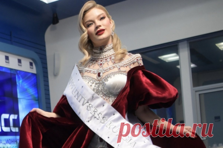 «Меня вдохновляет этот город». «Мисс Россия» сбежала в Майами. Еще зимой россияне дружно переживали за Анну Линникову, действующую «Мисс Россия», которую затравили конкурентки во время конкурса «Мисс Вселенная». А летом выяснилось, что девушка теперь живет на два дома — в России и США.