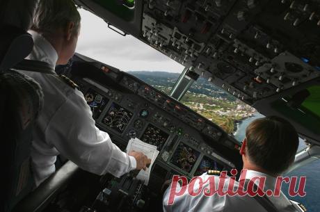 САМЫЕ ГРОМКИЕ СЛУЧАИ УГОНОВ САМОЛЕТОВ 29 марта был захвачен самолет Airbus A320 летевший по маршруту Александрия-Каир. Мужчина, захвативший самолет, потребовал перенаправить его в Турцию или на Кипр. Практически все заложники были освобождены после приземления в Ларнаке. Через несколько часов переговоров с захватчиком полиция приготовил