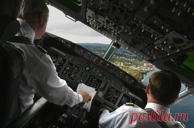 САМЫЕ ГРОМКИЕ СЛУЧАИ УГОНОВ САМОЛЕТОВ 29 марта был захвачен самолет Airbus A320 летевший по маршруту Александрия-Каир. Мужчина, захвативший самолет, потребовал перенаправить его в Турцию или на Кипр. Практически все заложники были освобождены после приземления в Ларнаке. Через несколько часов переговоров с захватчиком полиция приготовил