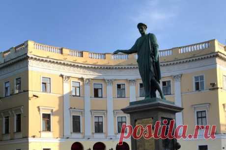 Одесситы выступли против переименования площади Льва Толстого. Ее предлагали назвать в честь еврейского писателя Менделе Мойхер-Сфорима.