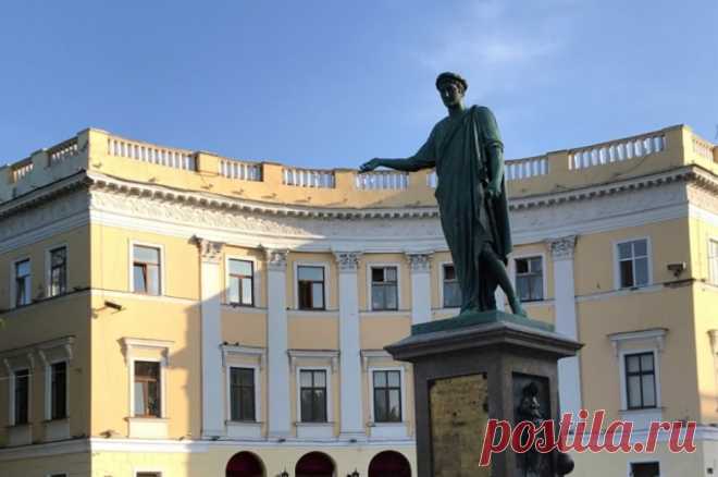 Одесситы выступли против переименования площади Льва Толстого. Ее предлагали назвать в честь еврейского писателя Менделе Мойхер-Сфорима.