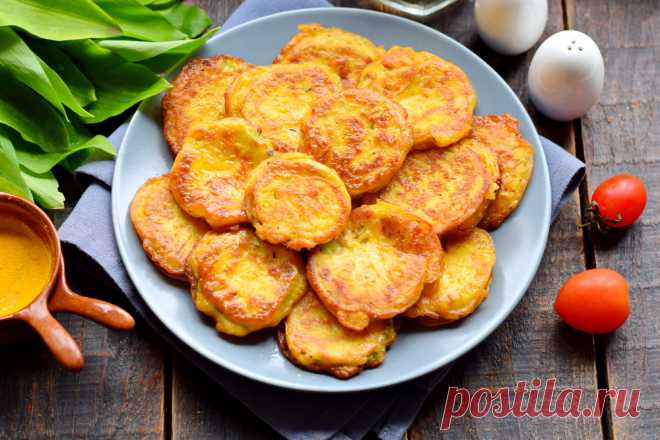 Вкуснятина из кабачков и сыра – съедается мигом! - Женский журнал Простой и вкусный рецепт для молодых кабачков. Внутри – сочный и мягкий кабачок, а сверху – золотистая сырная корочка. Съедается закуска даже быстрее, чем жарится. И нравится всем...