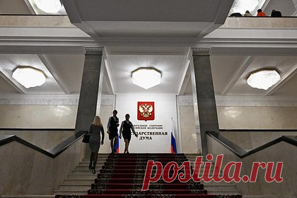 В Госдуме проголосовали за лишение мандатов депутатов Власова и Белоусова. Госдума проголосовала за досрочное прекращение полномочий депутатов Василия Власова и Вадима Белоусова. Оба парламентария отсутствовали более 30 дней на заседаниях комитета и комиссии, в которые они входили. 31 октября комиссия Госдумы по мандатам рекомендовала с 1 ноября лишить Власова и Белоусова полномочий.