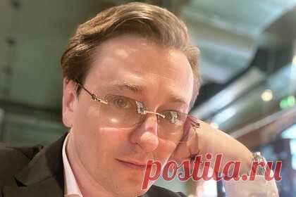 Безруков рассказал о «большой проблеме» в первом браке. Российский актер Сергей Безруков рассказал о «большой проблеме» в первом браке с актрисой Ириной Безруковой. Артист признался, что в течение 15 лет совместной жизни с Ириной мечтал о детях. Их отсутствие стало причиной развода. Сейчас он женат на режиссере Анне Матисон, недавно она родила ему третьего ребенка.